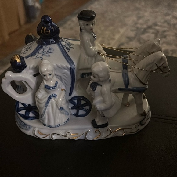 Other - Vintage Horse Carriage Victorian Colonial Porcelain Figurine Blue White (061)
